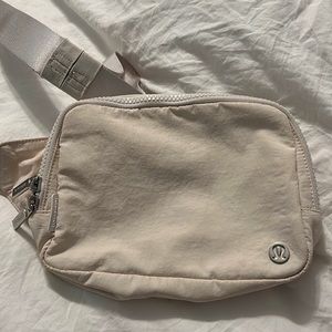 Lulu lemon belt bag 2L (white opal)